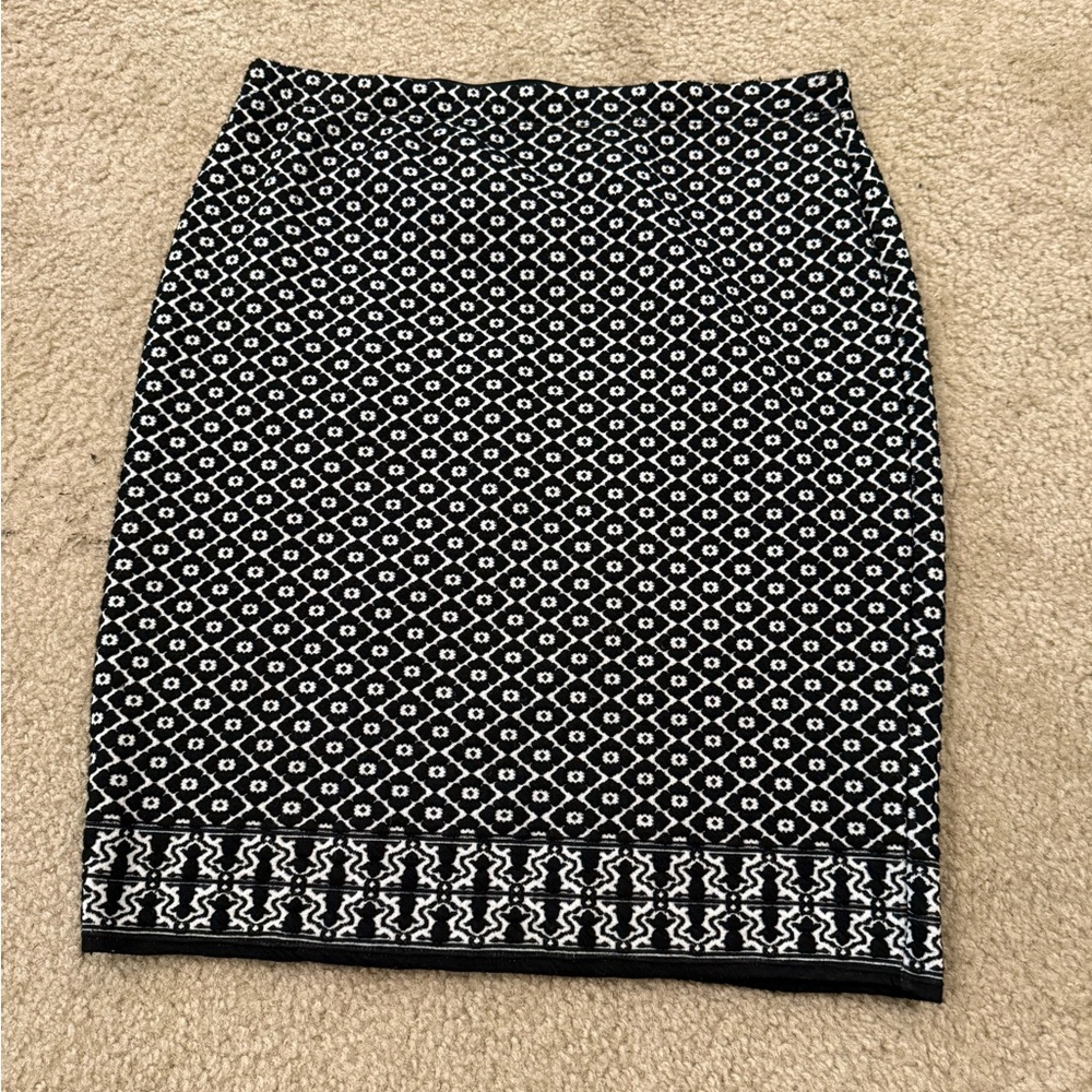 Max Studio Black and White Geometric Pencil Skirt